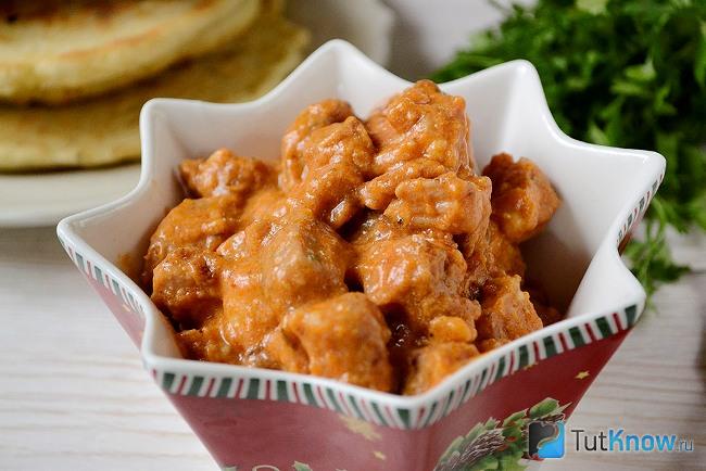 Очень вкусное мясо в сметанно-томатной подливке