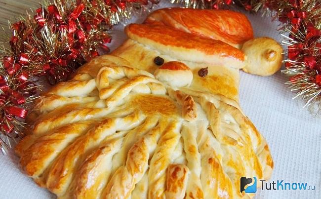 Пирог в виде Деда Мороза