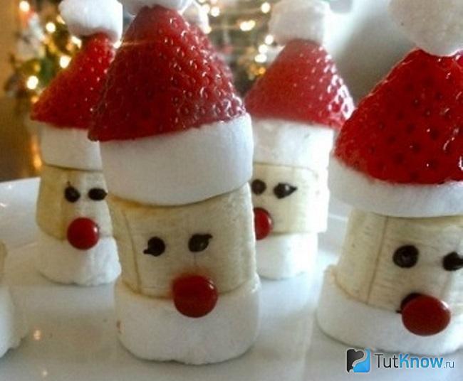 Деды Морозы из клубники и банана