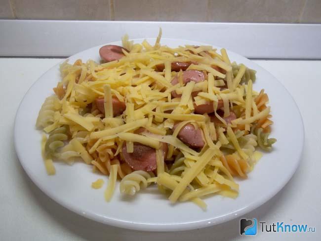 Готовая паста физули с сосисками и сыром