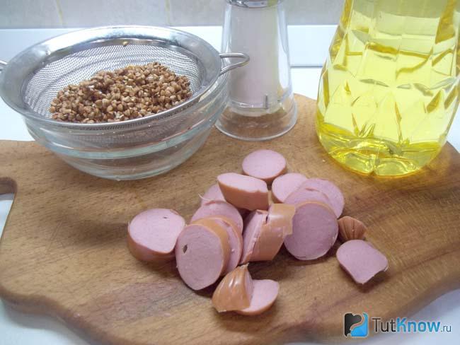 Сосиски нарезаны кольцами
