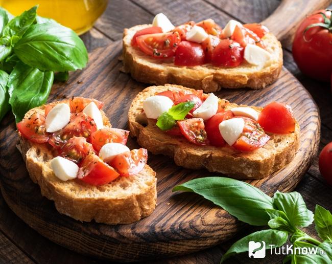 Брускетта с сыром Бель-паэзе