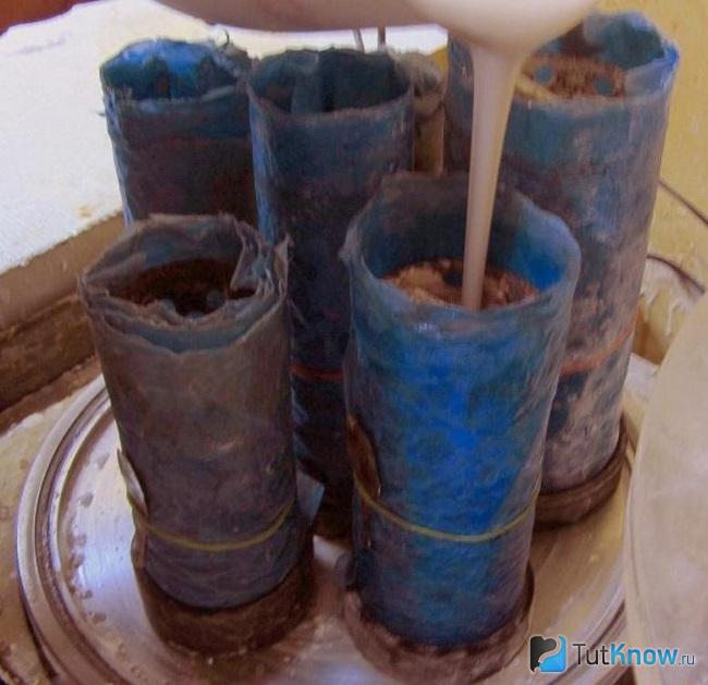 Заливаем гипс в емкости