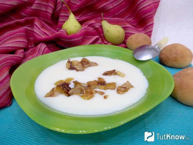 Готовая манная каша с грушами