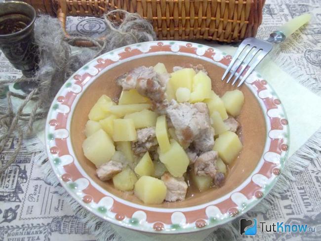 Готовая тушеная картошка с мясом в духовке