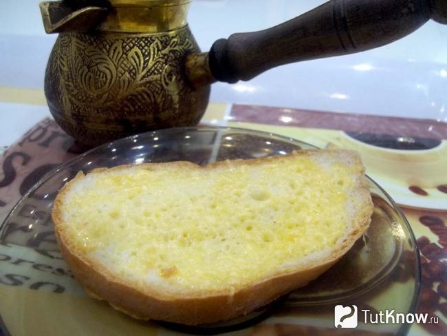 Готовые гренки с сыром в микроволновке