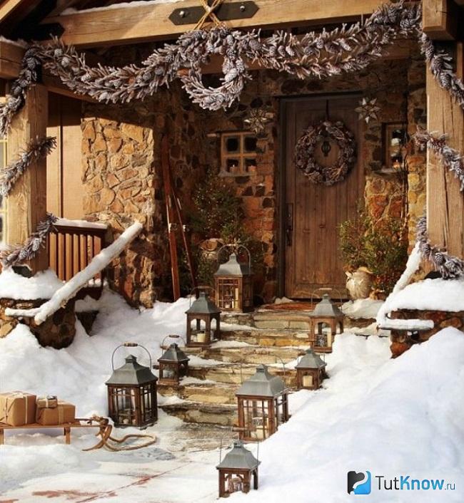 Красиво украшен дом