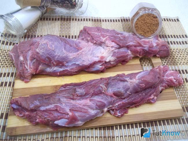 Мясо вымыто и нарезано на полоски