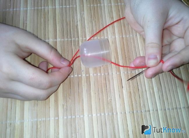 Соединяем детали для игрушки