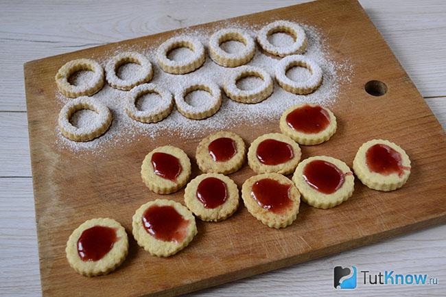Заготовки для песочного печенья с джемом