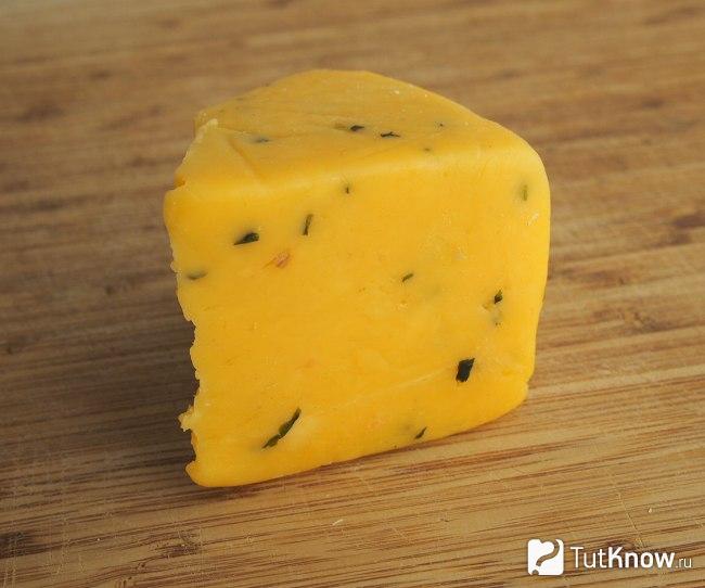 Кусочек сыра Котсуолд