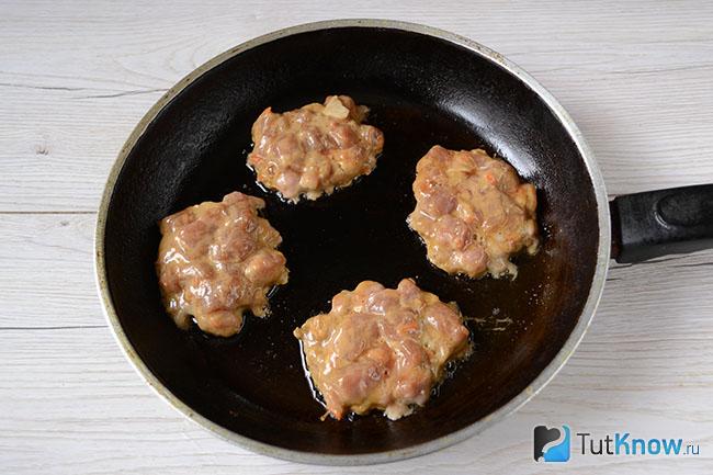 Рубленые котлеты из свинины на сковороде