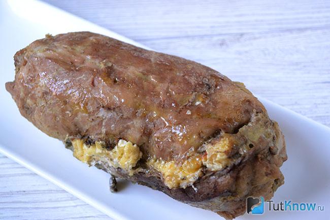 Запеченный мясной рулет