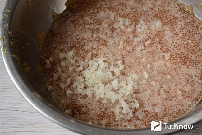 Щучья икра с нарубленным луком