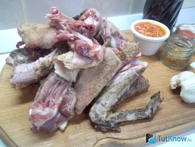 Утка нарезана кусочками