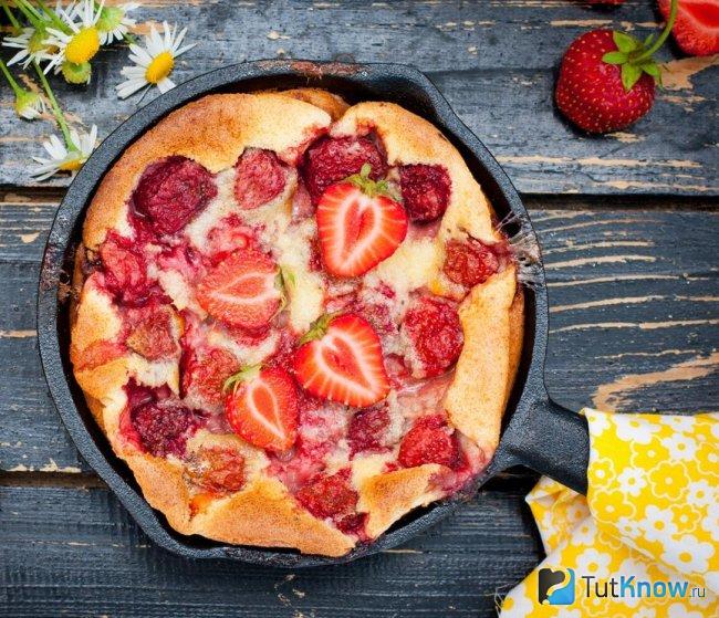 Клафути с клубникой