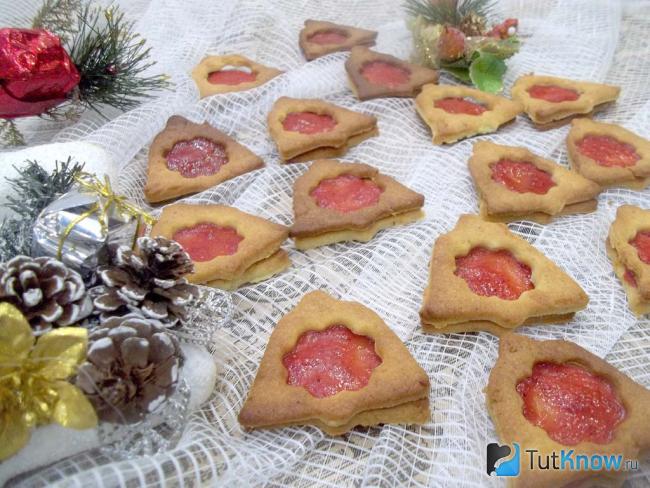 Готовое песочное печенье Колокольчики с клубничным джемом