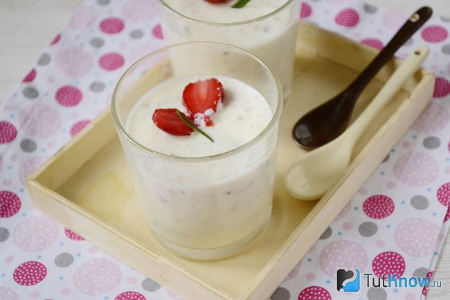 Сметанное желе с орехами
