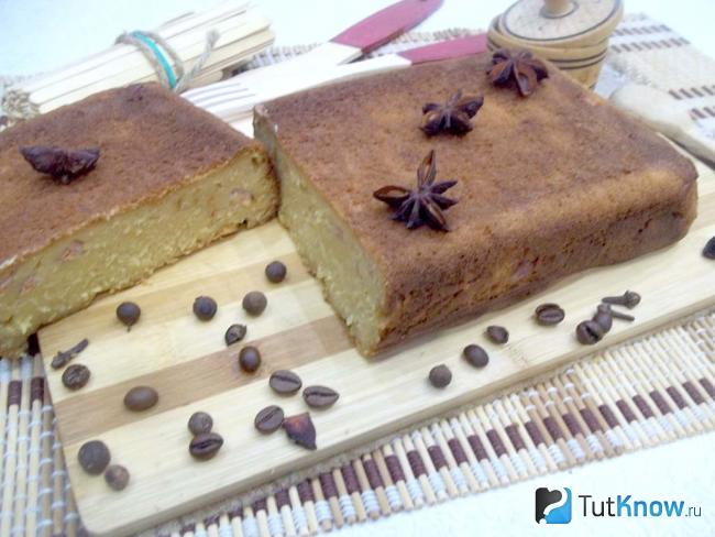 Готовый медовый кекс на кефире