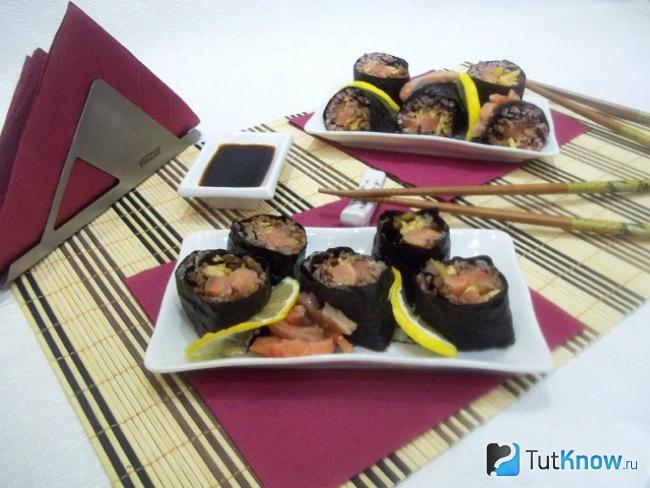 Роллы с красным рисом