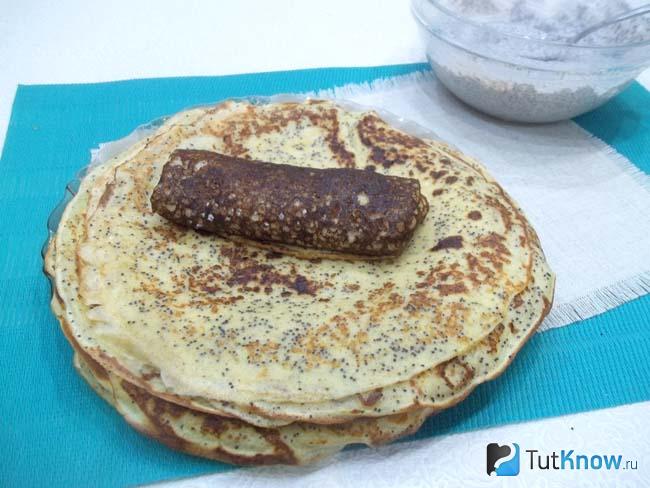 Готовые блины на молоке с творожно-маковой начинкой