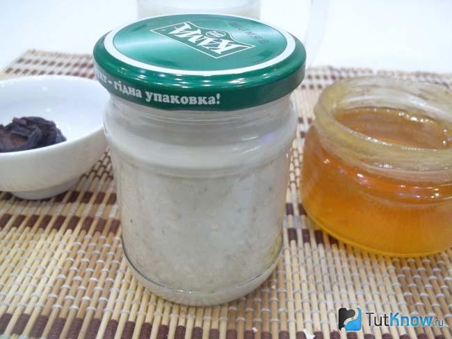 Банка закрыта крышкой