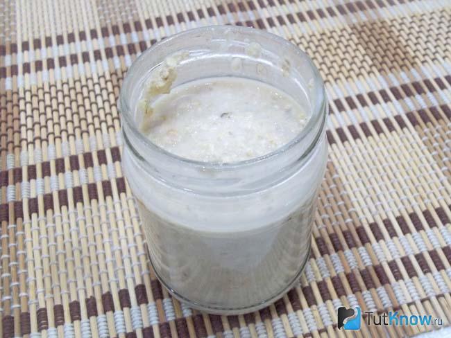 Готовая овсянка в банке с черносливом и медом