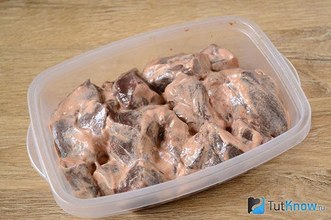 Куски говяжьей печени в маринаде