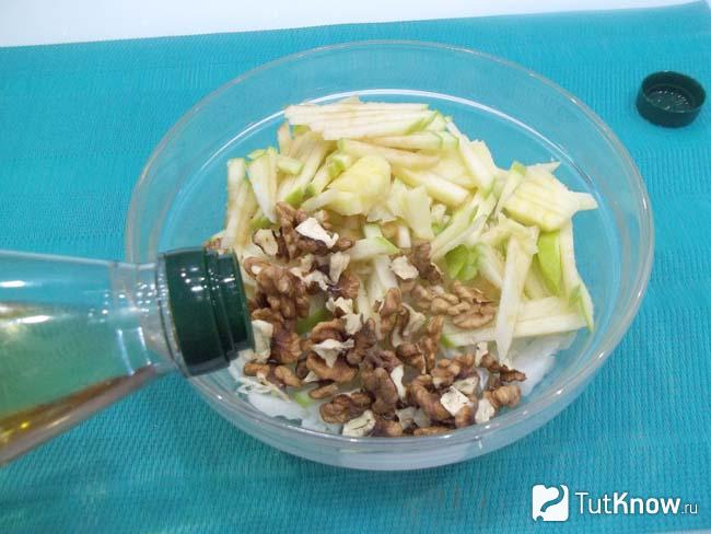 Продукты заправлены маслом