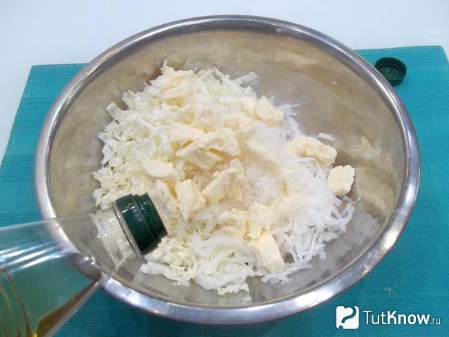 Продукты заправлены маслом