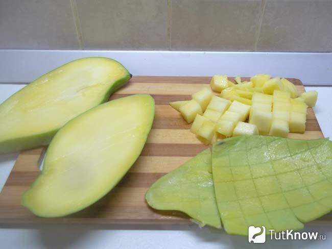 Манго срезаны со шкурки