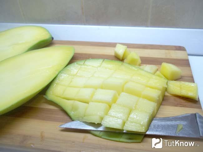 Манго срезаны со шкурки