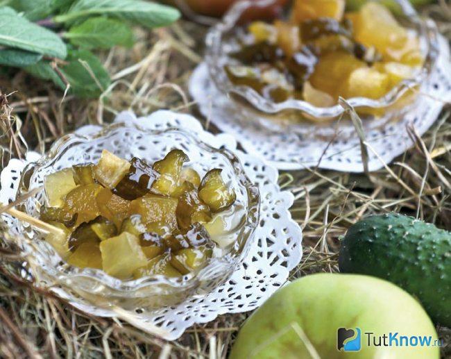 Варенье из огурцов с яблоками и розмарином
