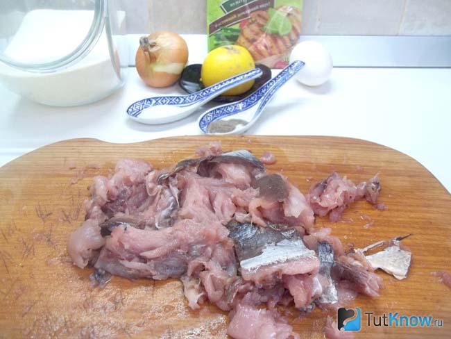 Мясо отделено от костей, хребта и шкуры