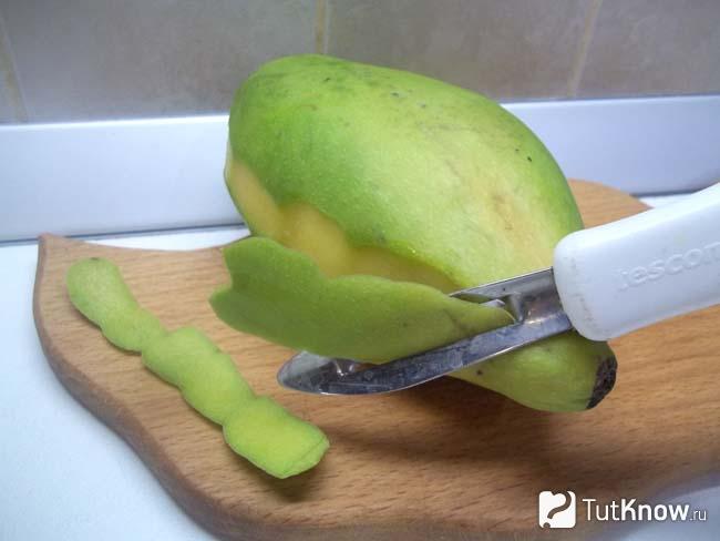 Манго очищено от шкурки