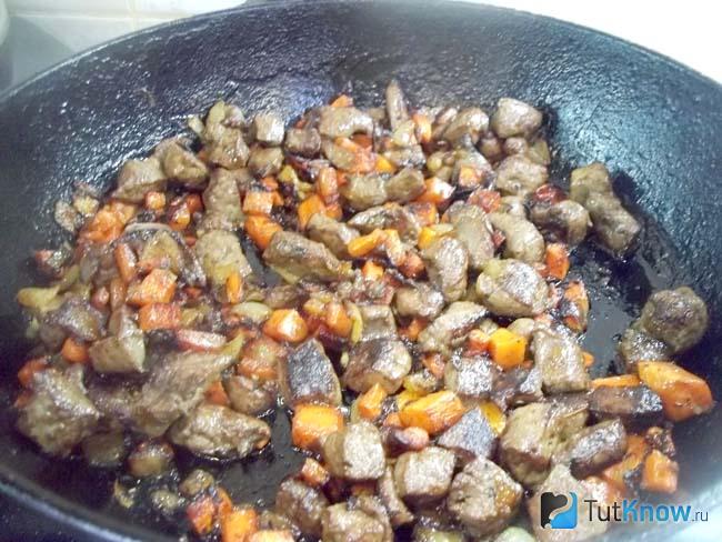 Продукты жарятся