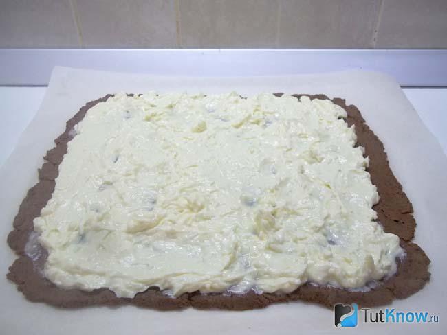 На печень выложен слой масла