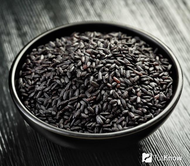 Черный рис в чашке