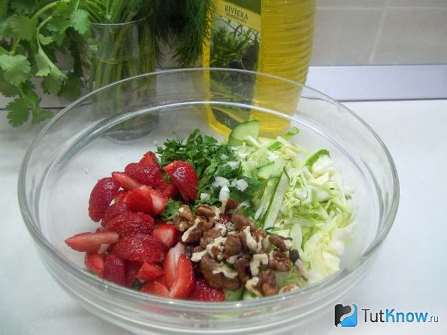Продукты соединены в миске