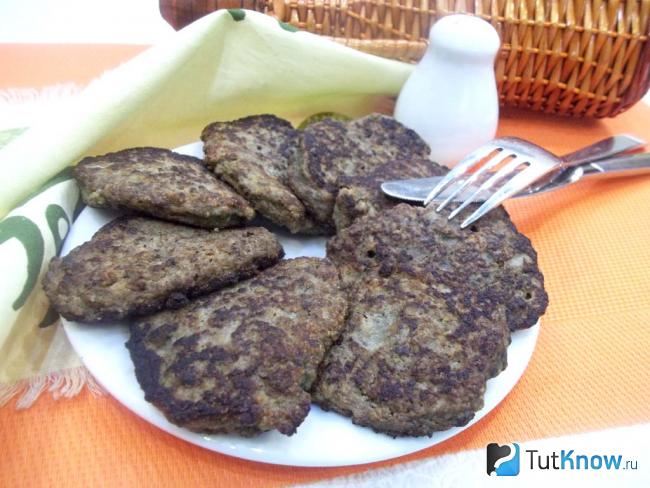 Готовые котлеты из телячьей печени с тыквой и манкой
