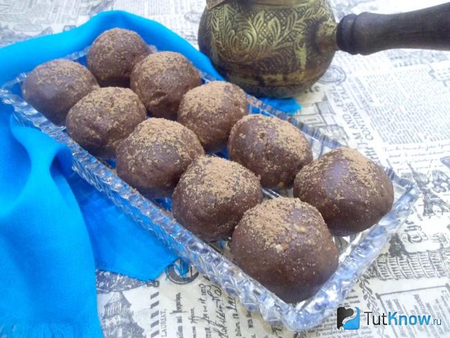 Готовое пирожное без выпечки из печенья с фундуком