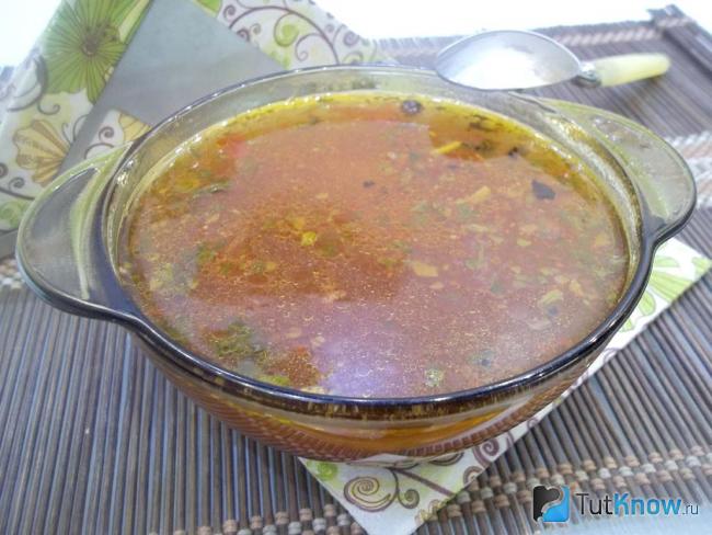 Готовый суп с телятиной, картофелем и морковью