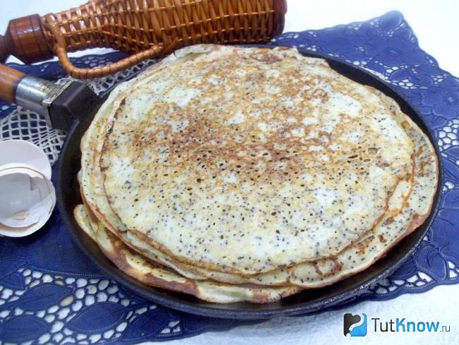 Готовые творожные блины с маком