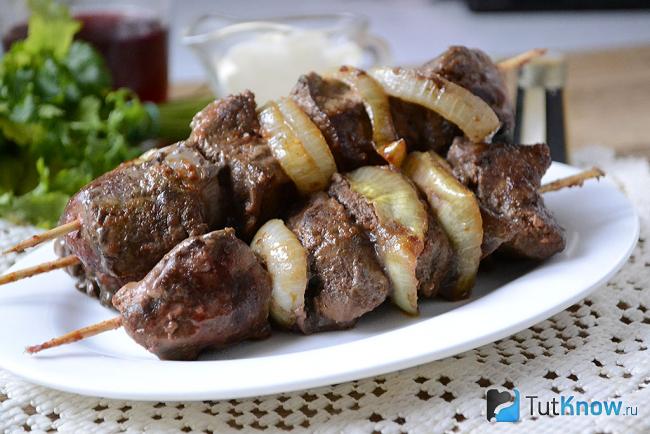 Шашлык из говяжьей печени в духовке