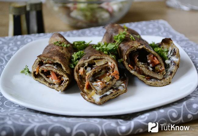 Печеночные блины с начинкой из овощей