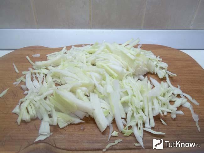 Капуста нашинкована тонкой соломкой