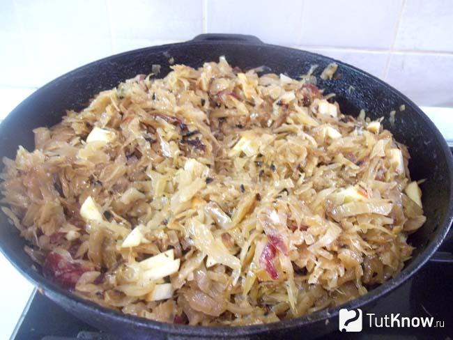 Продукты тушатся