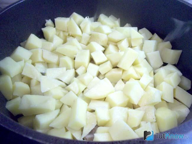 К мясу добавлен картофель