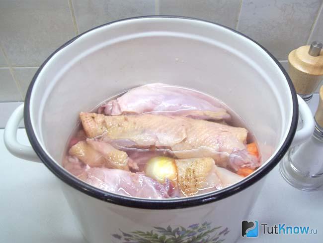 Продукты залиты водой