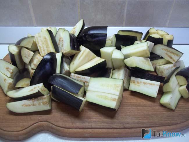 Баклажаны нарезаны брусками